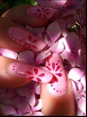 Рожеві нігті